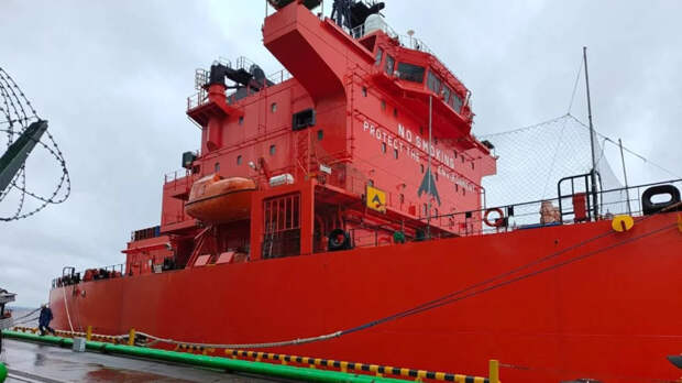 Минтранс и глава Ленобласти сообщили об утечке аммиака с танкера в Усть-Луге