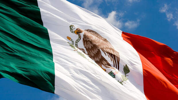 На кандидата в президенты Мексики Майнеса обрушились декорации во время митинга