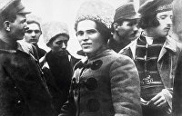 Возвращение в Гуляйполе: Нестора Махно собираются вернуть из Парижа на Украину