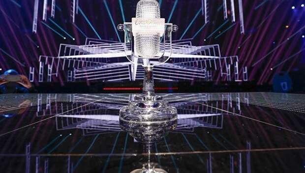 Главный приз конкурса Евровидение - хрустальный микрофон. Архивное фото