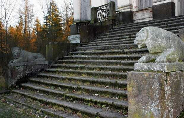 парадная лестница прекрасно сохранилась Ленинградская область, призрак, тайцы, фоторепортаж