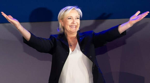 Власти отменили результаты голосования в первом туре выборов президента Франции  на одном из участков под Парижем где победила   Марин Ле Пен