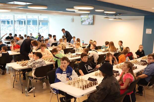 Школьная шахматная лига "Открытие" собрала на стадионе "Нижний Новгород" 400 юных шахматистов