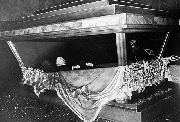 В.И. Ленин в мавзолее.1950-е годы