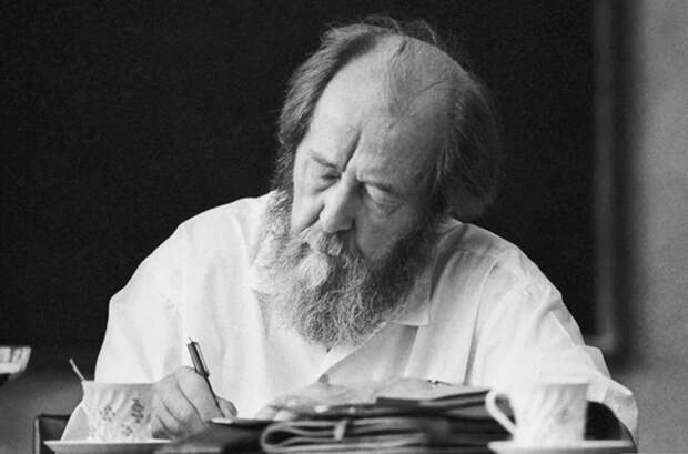 Солженицын оправдывает карателя И. Н. Кононова