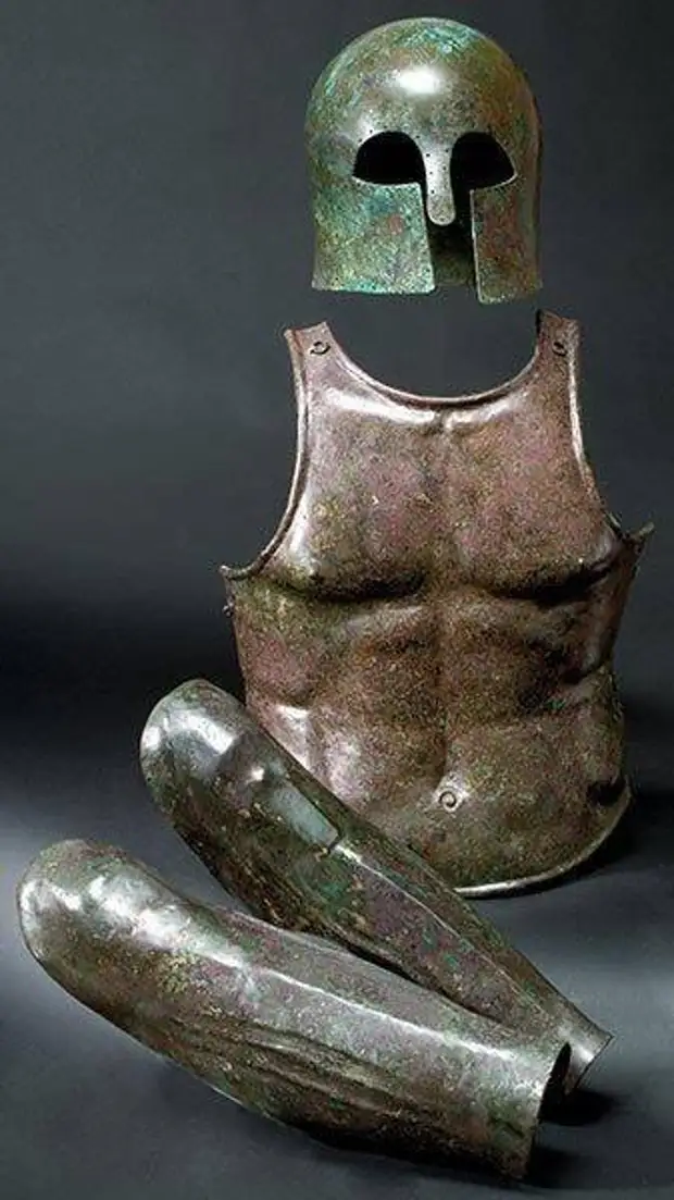 Купить н э. Бронзовый нагрудник античный Торакс. Гоплит в Коринфском шлеме. Латный доспех бронзового века. Доспехи греческого гоплита музей.