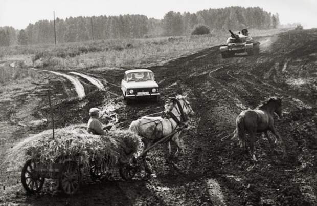 Перекресток в Подмосковье. Россия, 1991 год.