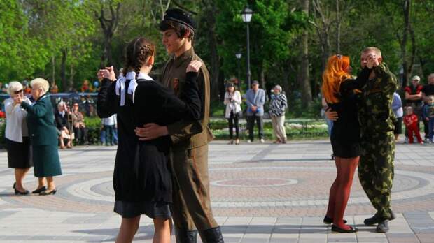 В Симферополе 80 пар одновременно станцуют вальс в честь 80-летия Победы