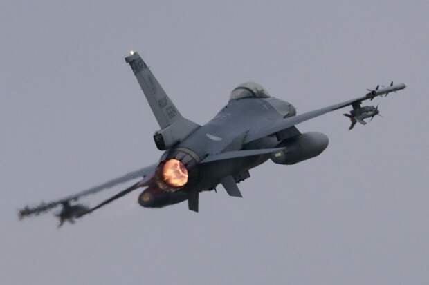 Le Vif: Брюссель пообещал передать Киеву 53 истребителя F-16 к 2029 году