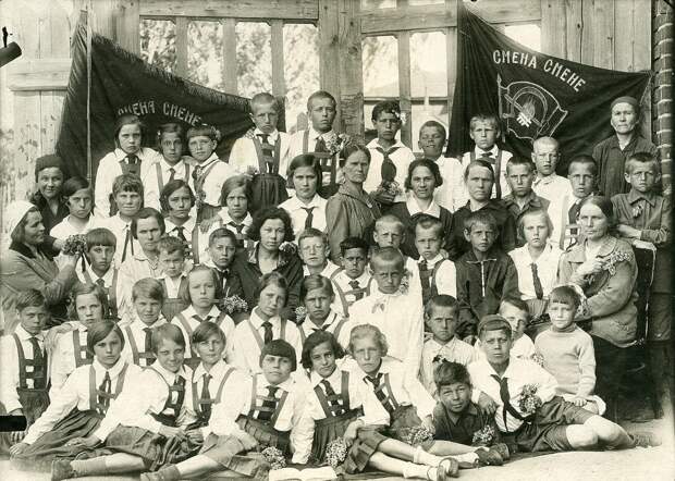 Иваново-Вознесенск. Год 1933-34. Школа № 8.jpg Иваново-Вознесенск. Год 1933-34. Школа № 8.jpg