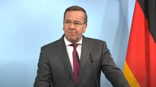 Министр обороны Германии предложил Украине деньги вместо оружия