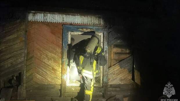 Тушение пожара / Фото: МЧС Алтайского края