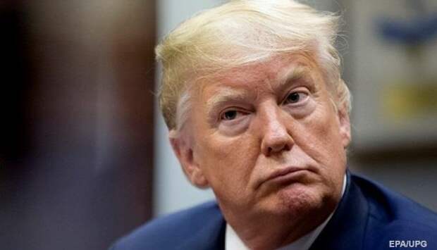 Трамп отменил повышение зарплат госслужащим 