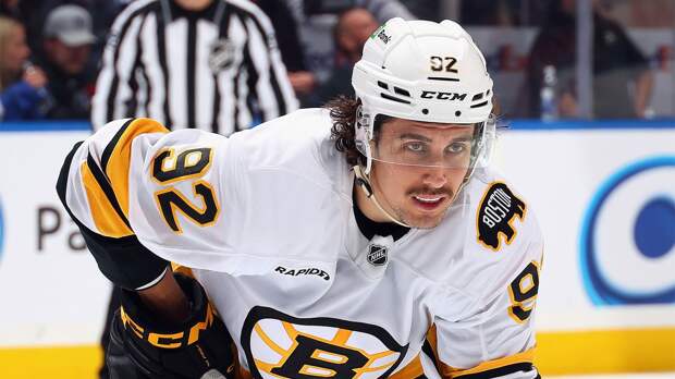 Гол Хуснутдинова и ассист Задорова помогли «Бостону» победить «Питтсбург» Малкина