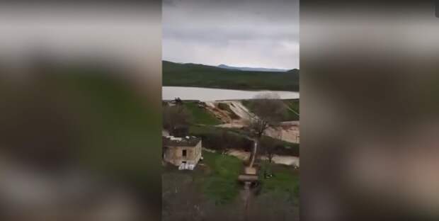 В Дагестане два населенных пункта затапливает из-за прорыва дамбы