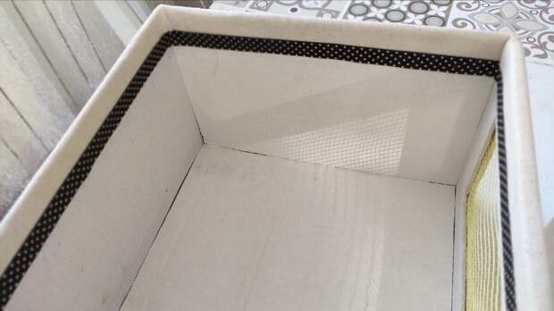 Всем привет! Мне давно нужна была небольшая тумбочка около своего кресла, чтобы складывать туда всякие мелочи: подзарядку, пульты, очки, блокнот, ручки, т. е. все, что нужно для приятного вечера.-7-5