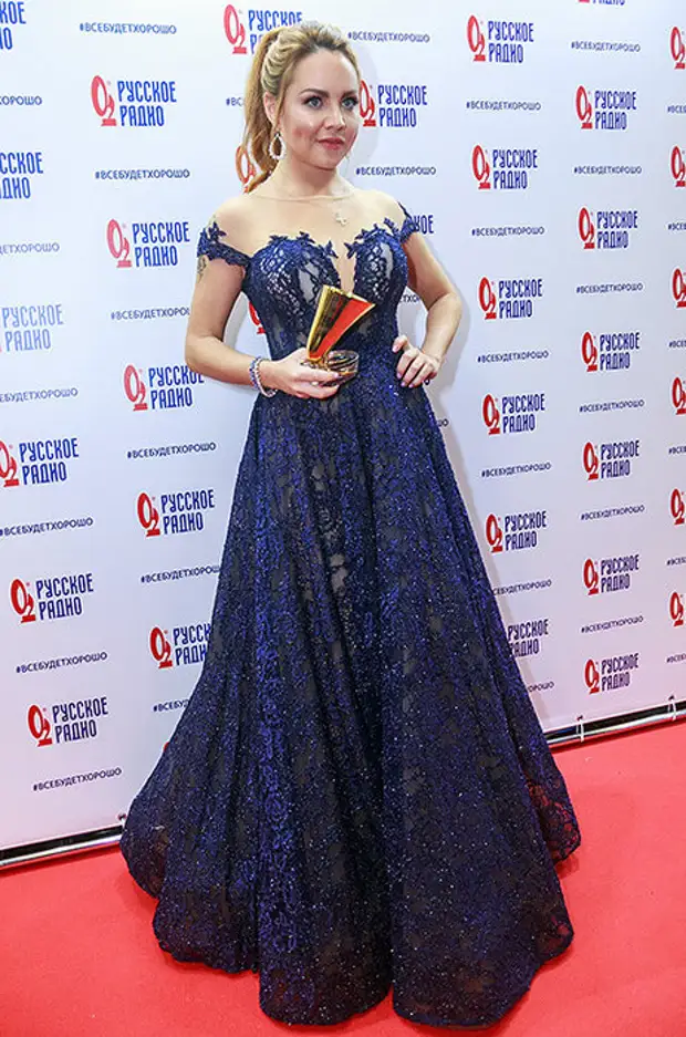 ани лорак золотой граммофон 2017. золотой граммофон букет баскова. максим золотой граммофон 2017. полина гагарина золотой граммофон 2017. граммофон 2017.