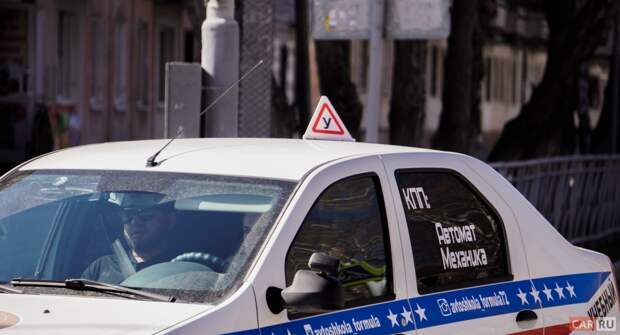 Утверждена новая программа для автошкол: больше «города», меньше теории, изучение автопилота