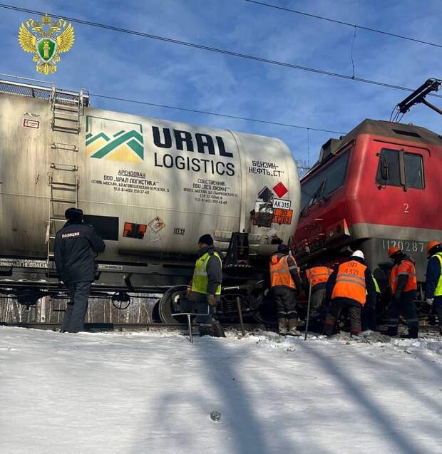 Под Тюменью с рельсов сошли два вагона