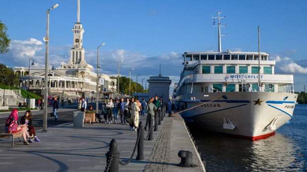 Работников морского и речного транспорта Москвы поздравили с праздником