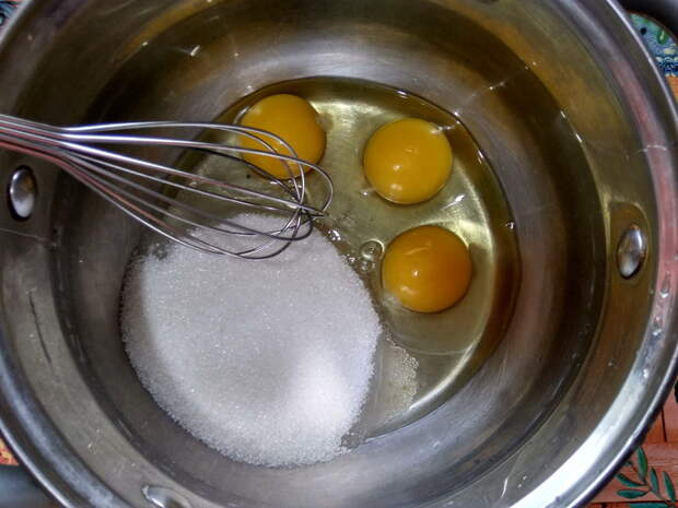 Пирог из ревеня (давно использую этот "фрукто-овощ", действительно вкусно)