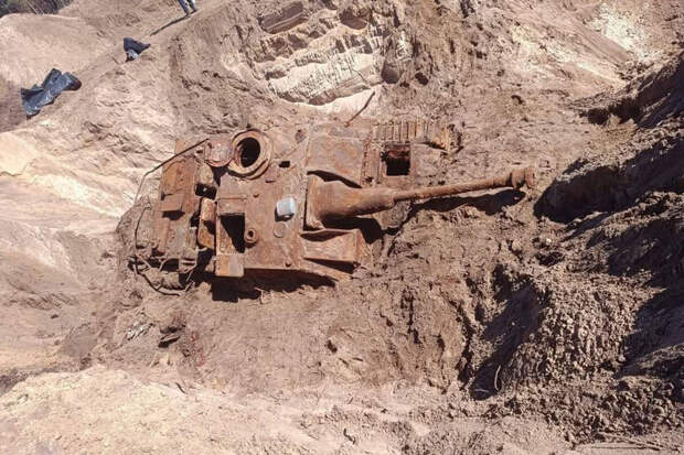 В Германии строители откопали штурмовое орудие StuG III G и самолет