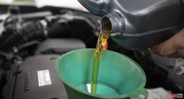 Почему опасно постоянно доливать моторное масло