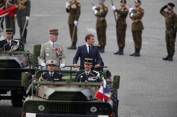 "Франция в опасности": военные предупредили об угрозе гражданской войны
