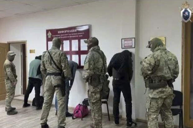 В Приморье задержали членов ОПГ, вымогавших деньги у участников СВО