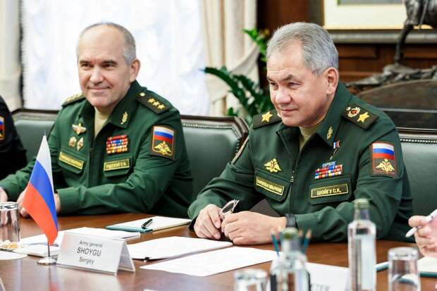 Шойгу прибыл в Баку на фоне отправки турецких войск в Карабах Шойгу прибыл в Баку на фоне отправки турецких войск в Карабах