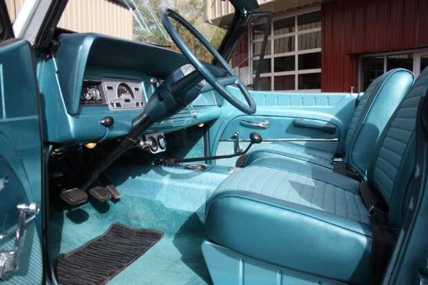 На аукцион выставлен Jeep Jeepster Commando Convertible (53 фото)