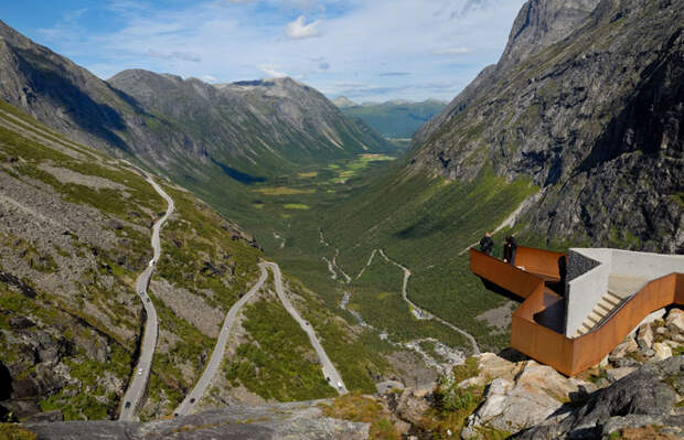 В Норвегии вас ждет немало приключений – среди них петляющая горная дорога Тролльстиген (Лестница троллей).