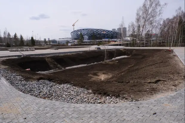 Парк возле нового ЛДС в Новосибирске готов на 65 %