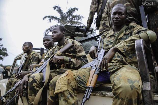 Ndjoni Sango: Франция планирует свергнуть власть в Центральноафриканской Республике