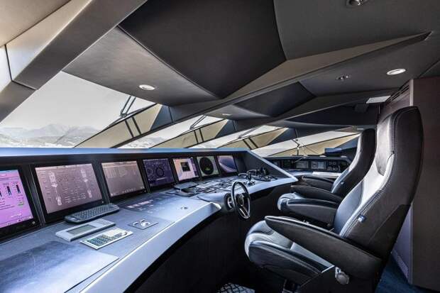 Суперяхта Royal Falcon One — космический корабль на воде разработанный совместно с Porsche