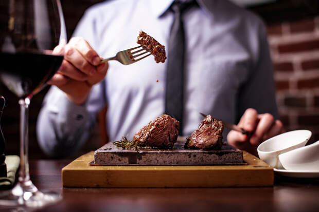 Мужчинам назвали ухудшающие вкус спермы продукты