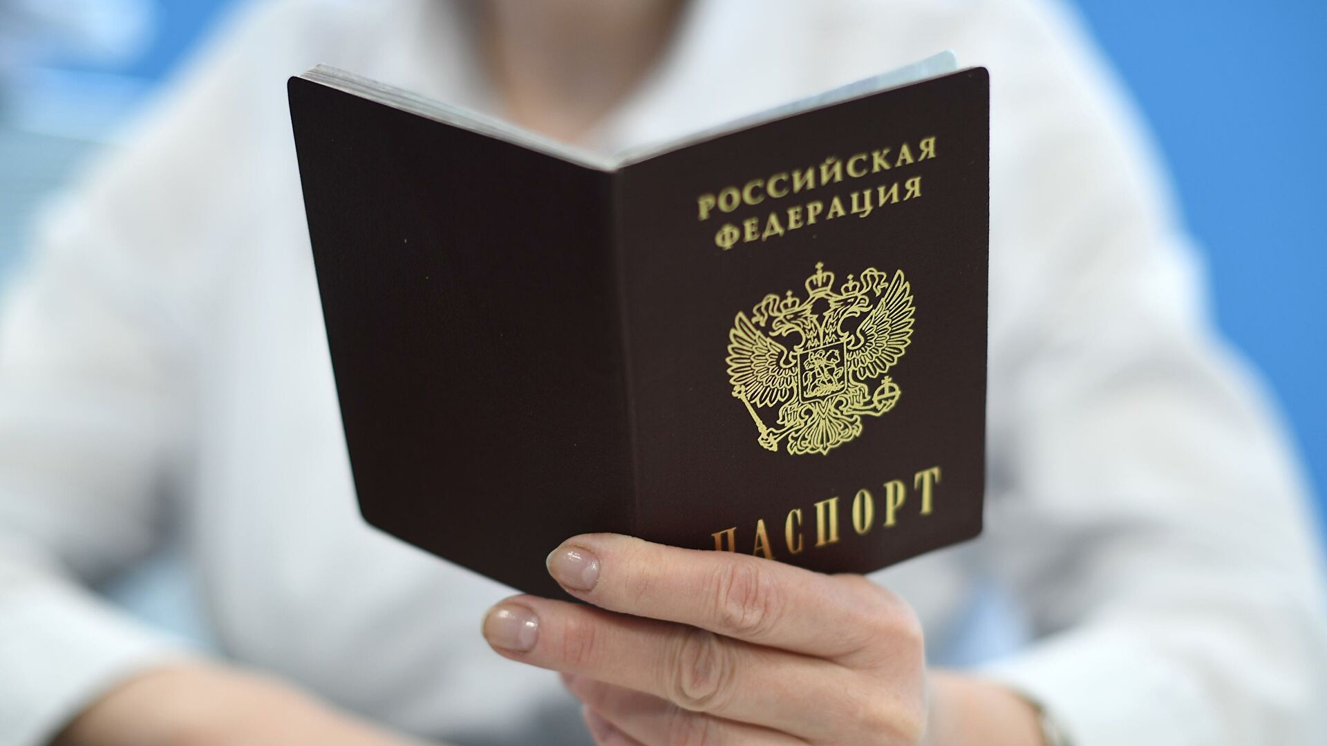 Россияне смогут получать госуслуги через банковские приложения 