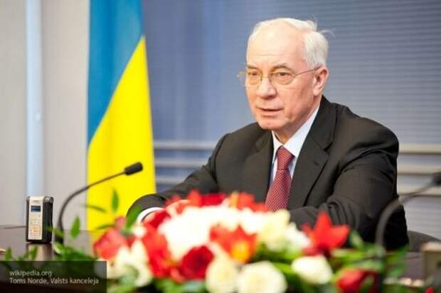 Азаров назвал главные отличия между Зеленским и Порошенко на посту главы Украины