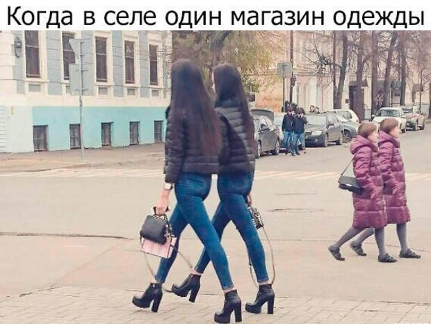 Одна старушка при смерти. Дед звонит в скорую...