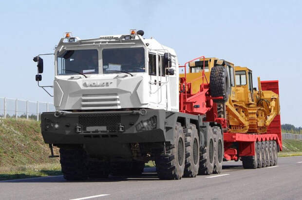 Огромный супертягач из Беларуси для нефтяных компаний, который перевезет 200 тонн груза, играючи