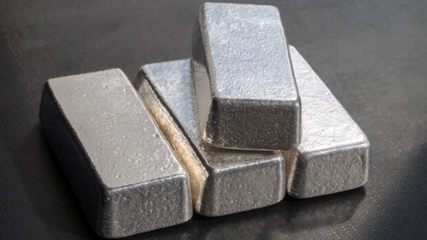 Биржевая цена серебра впервые с мая 2011 года превысила $45 за унцию