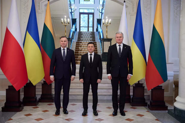 Украина, Польша и Литва солидарны друг с другом в антироссийской политике и согласны совместно...