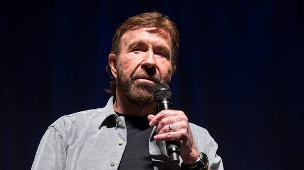 Семья Чака Норриса возмущена дипфейками с актёром после его смерти