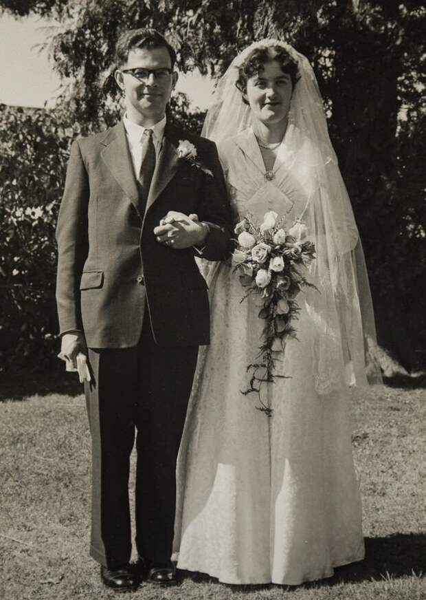Сидни и Рэйчел Сондерс в день своей свадьбы в 1956 году великобритания, лот, прибор, продажа, прошлое, ретро, техника, цена