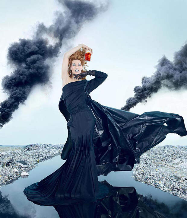 Милла Йовович в календаре Campari 2012