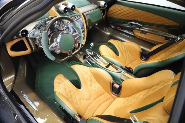 Гиперкар Pagani Huayra BC в необычном цвете