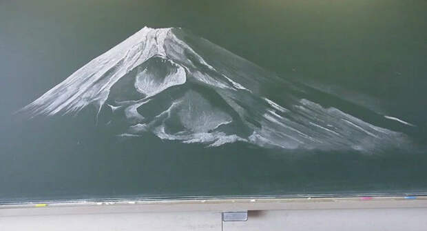 Японские школьники создают невероятной красоты рисунки на школьных досках
