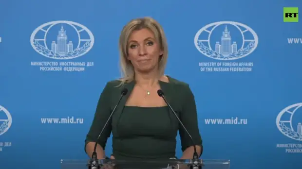 «Недружественная линия»: Захарова об обвинении Британии в адрес РФ по миграционному кризису на границе с Польшей