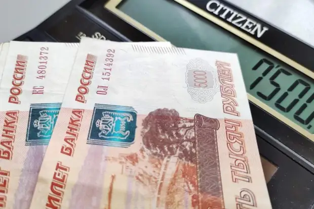 И работающим, и неработающим. Пенсионерам и инвалидам дадут новую выплату до конца апреля