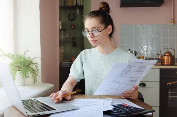Woman at computer budgeting.